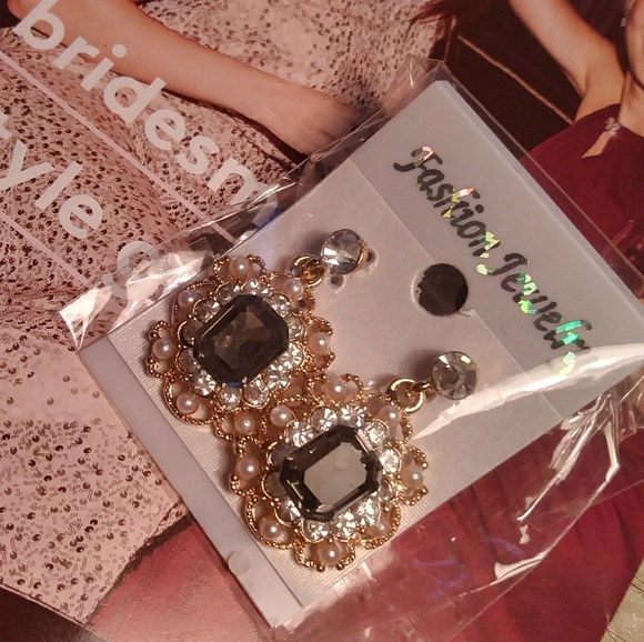 💖 Classic Style Ear Studs - Picture 3 of 4